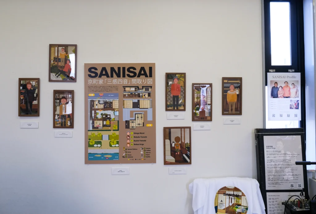2026年5月15日〜17日「SANISAI ILLUSTRATION WORKS」 出版記念 LIVE ＆ 展示 〜 SANISAI × QUATRE ILLUSTRATION アートクロニクル 〜のライブ＆展示の様子