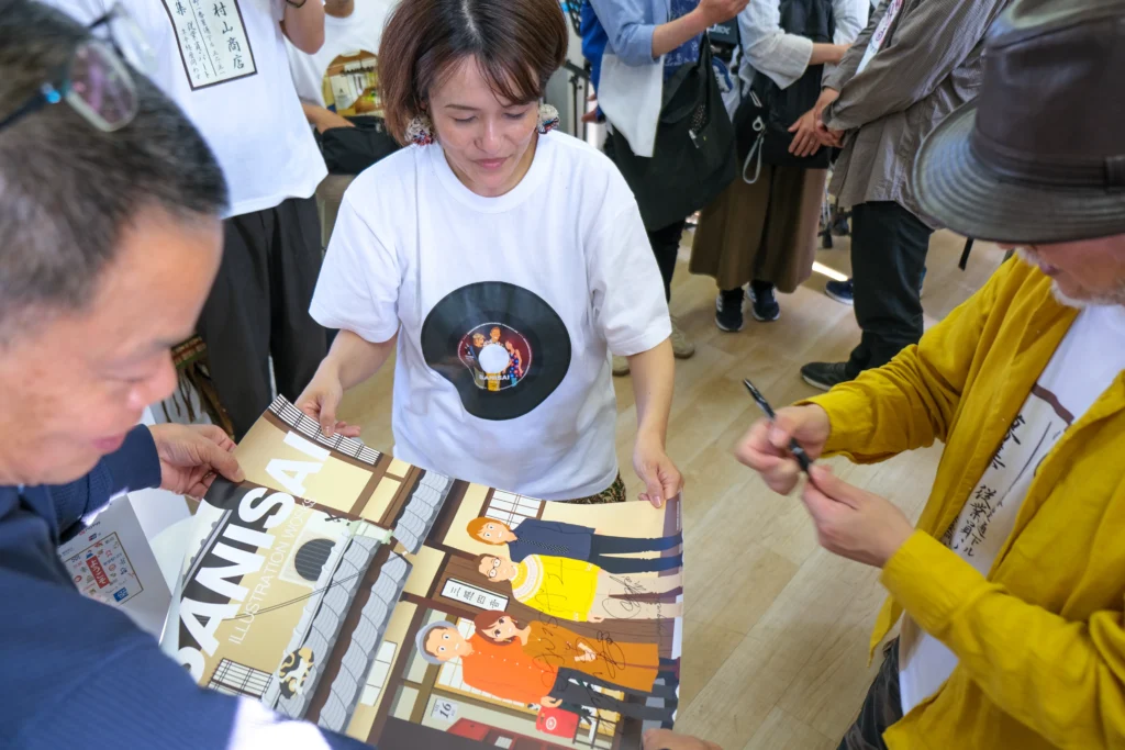 2026年5月15日〜17日「SANISAI ILLUSTRATION WORKS」 出版記念 LIVE ＆ 展示 〜 SANISAI × QUATRE ILLUSTRATION アートクロニクル 〜のライブ＆展示の様子