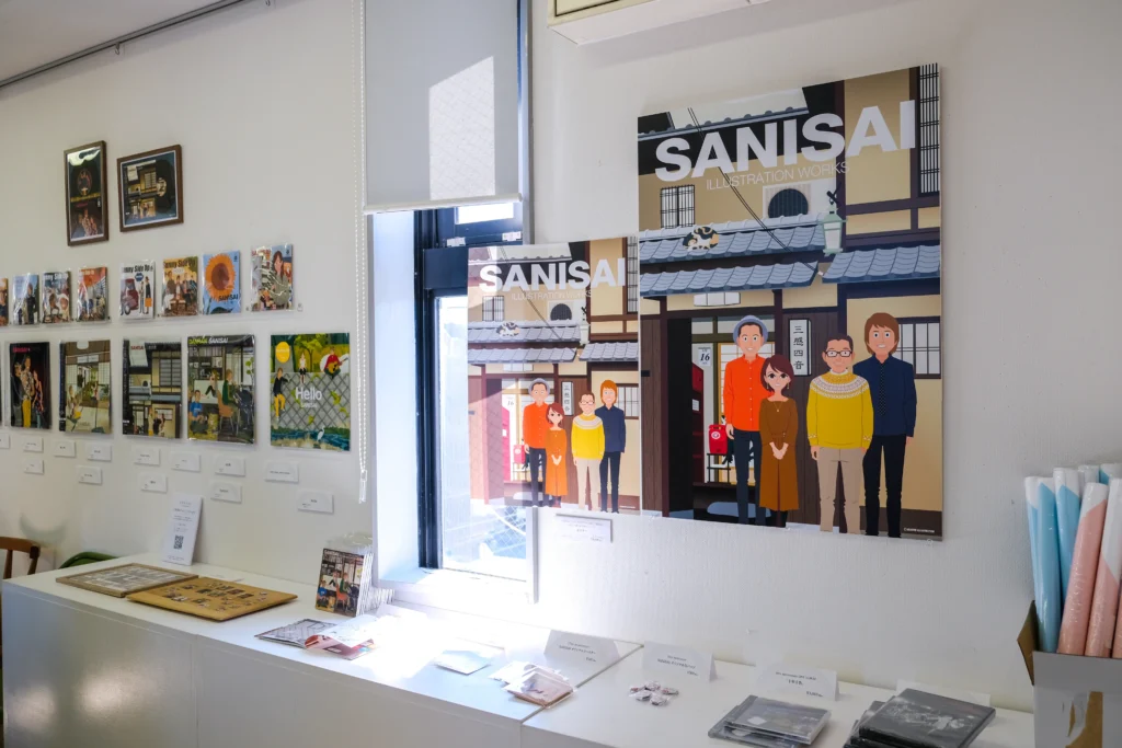 2026年5月15日〜17日「SANISAI ILLUSTRATION WORKS」 出版記念 LIVE ＆ 展示 〜 SANISAI × QUATRE ILLUSTRATION アートクロニクル 〜のライブ＆展示の様子