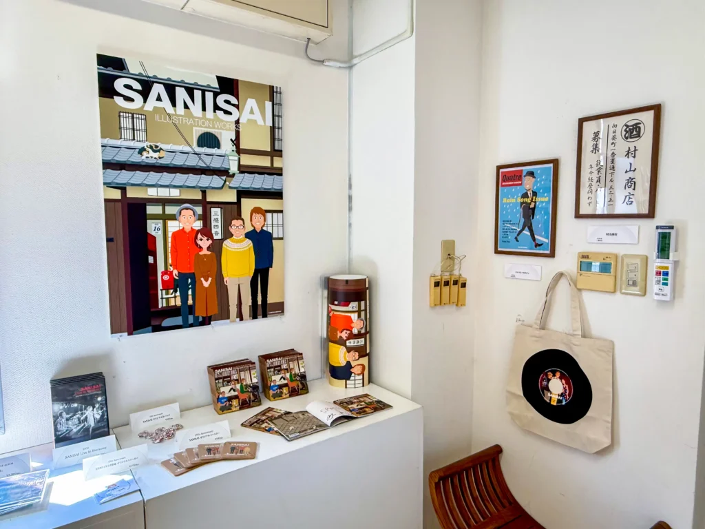2026年5月15日〜17日「SANISAI ILLUSTRATION WORKS」 出版記念 LIVE ＆ 展示 〜 SANISAI × QUATRE ILLUSTRATION アートクロニクル 〜のライブ＆展示の様子