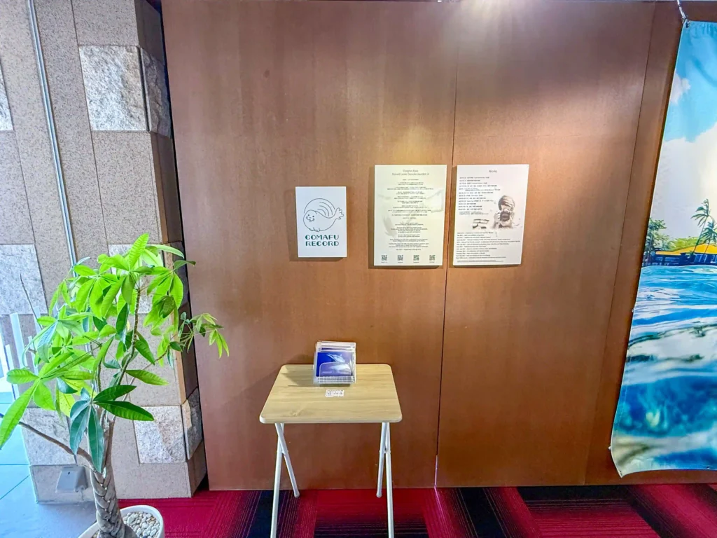2026年7月27日〜8月10日、お菓子の香梅ドゥ・アート・スペース人吉店にてDOLPHIN EYES 展示会の様子