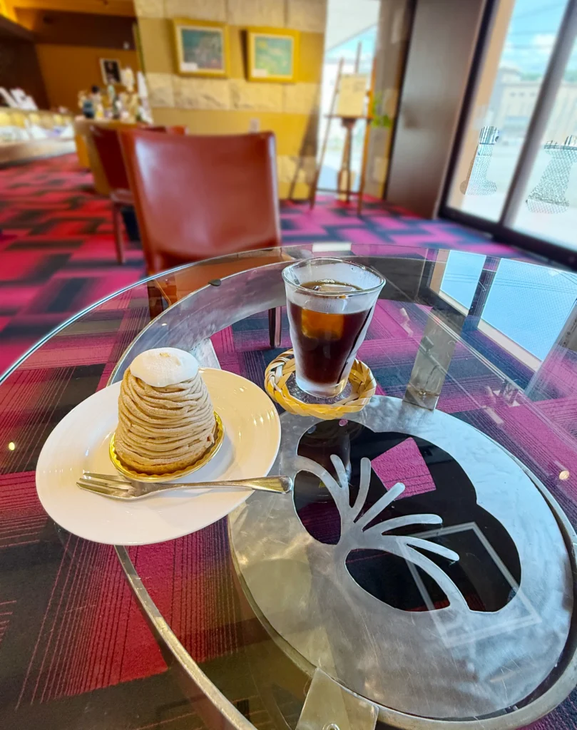 お菓子の香梅　ドゥ・アート・スペース人吉店　モンブランとアイスコーヒーの画像